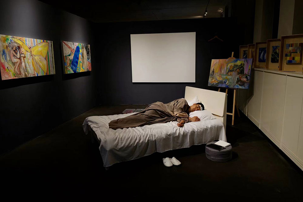 李洋化夢作品在“夜次元——奇遇之夜”藝術展展覽現(xiàn)場。.jpg