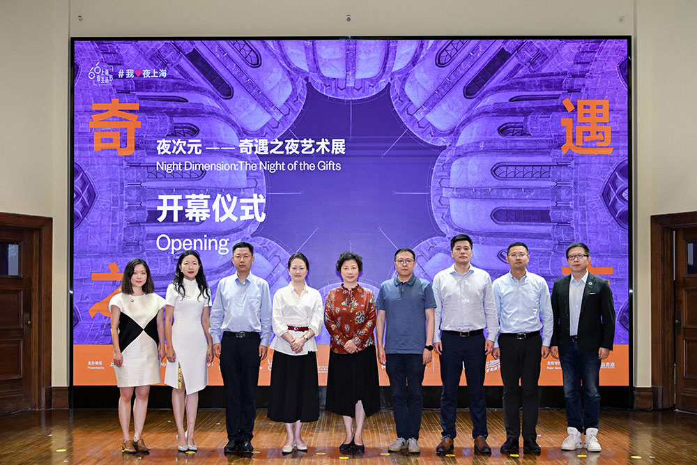領導合影.jpg